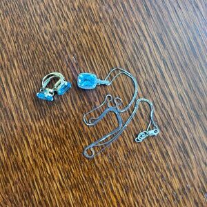 Blue Topaz Necklace in white gold and earrings set in yellow gold